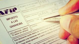 El Gobierno podría ceder en el Impuesto a las Ganancias durante el debate por la Ley Bases.