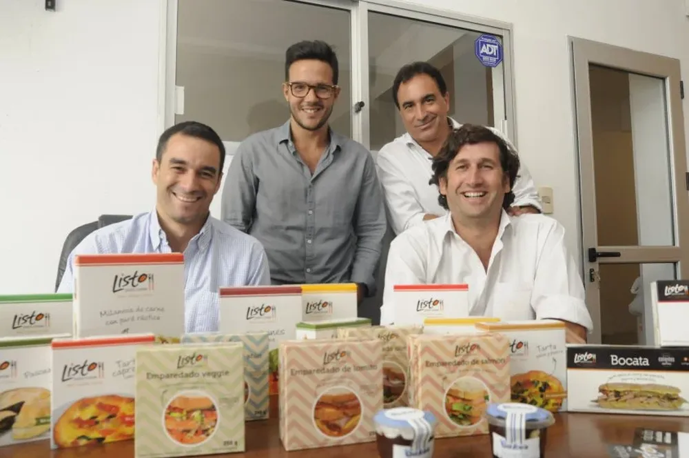 Juan Pablo Azambuja y Enrique Echeverry (arr); Juan Ignacio Echeverry y Juan Pablo Pereira (ab).