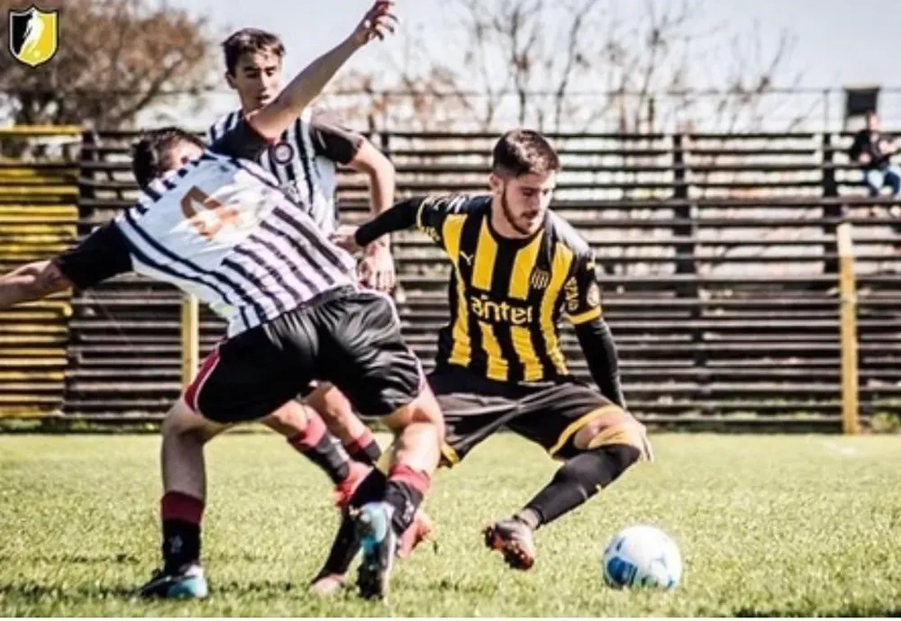 Jairo ONeill defendiendo la camiseta de Peñarol en inferiores