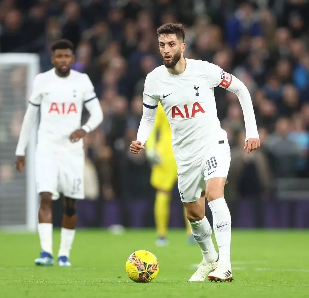 Rodrigo Bentancur fue figura en Tottenham y se mostró orgulloso por haber sido por primera vez capitán del equipo
