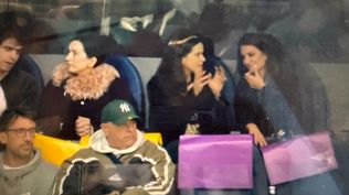 Rosalía, Penélope Cruz y Díaz Ayuso disfrutaron el Clásico entre Real Madrid y Barcelona en el Bernabéu Rosalía, Penélope Cruz y Díaz Ayuso disfrutaron el Clásico entre Real Madrid y Barcelona en el Bernabéu