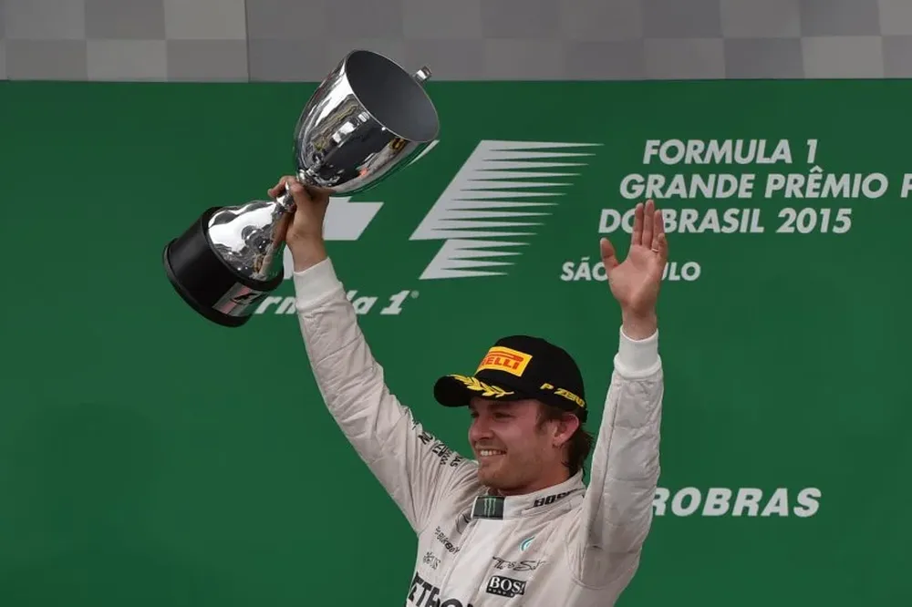 Rosberg otra vez en lo más alto del podio
