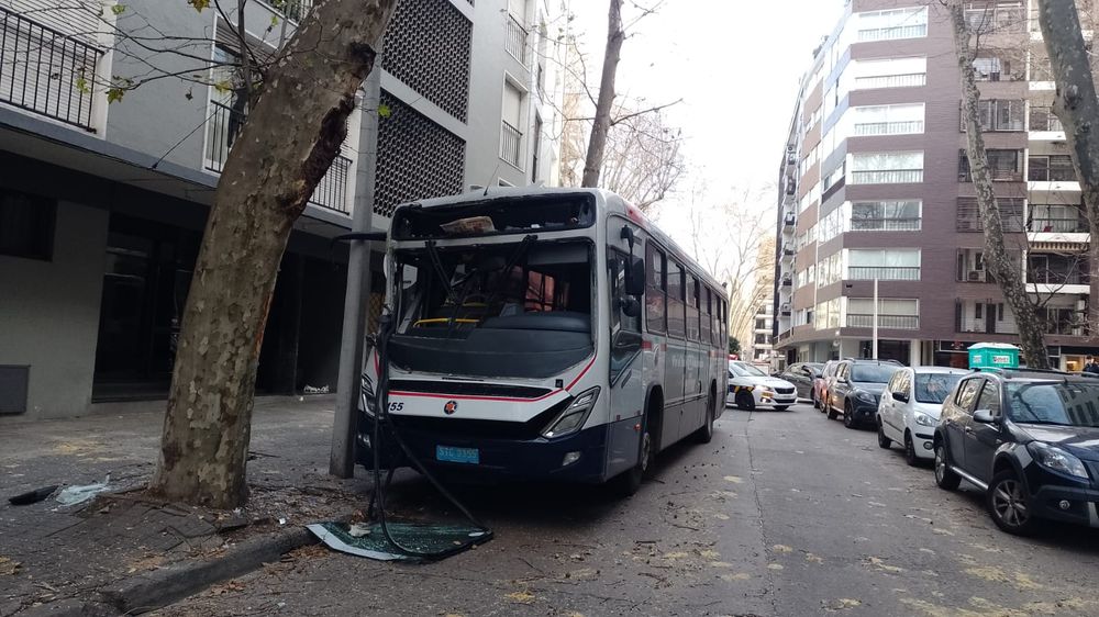 Choque de ómnibus en Pocitos