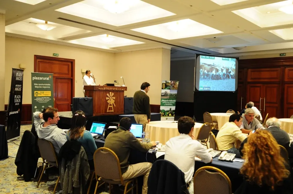 El remate se realizó en el hotel Sheraton