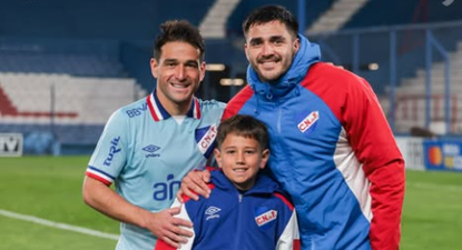 Nicolás Lodeiro, su hijo Leandro y Maxi Gómez