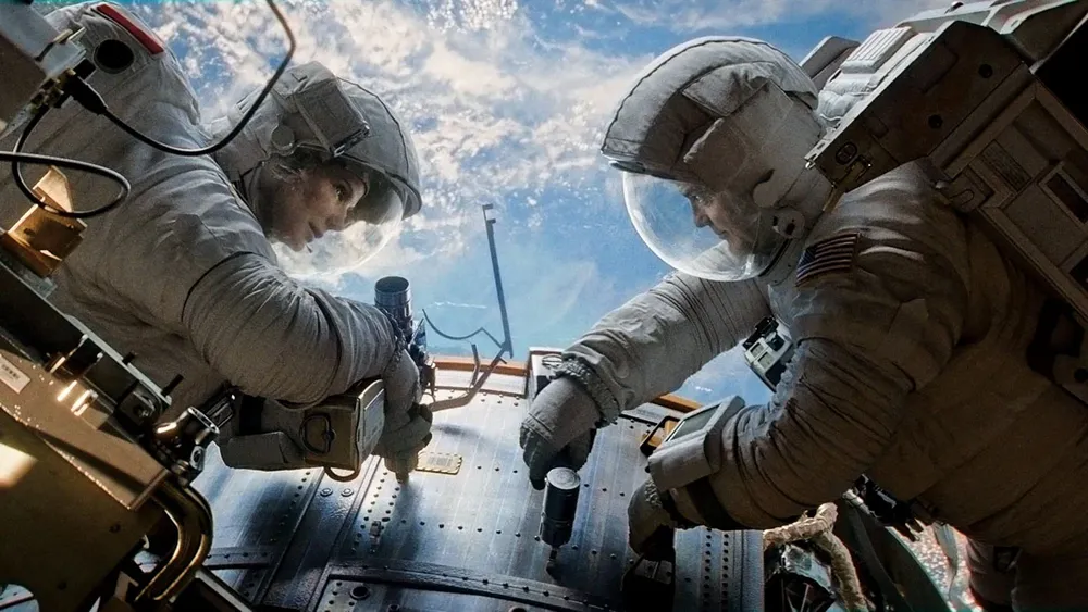 La multipremiada película Gravity está protagonizada por Sandra Bullock y George Clooney