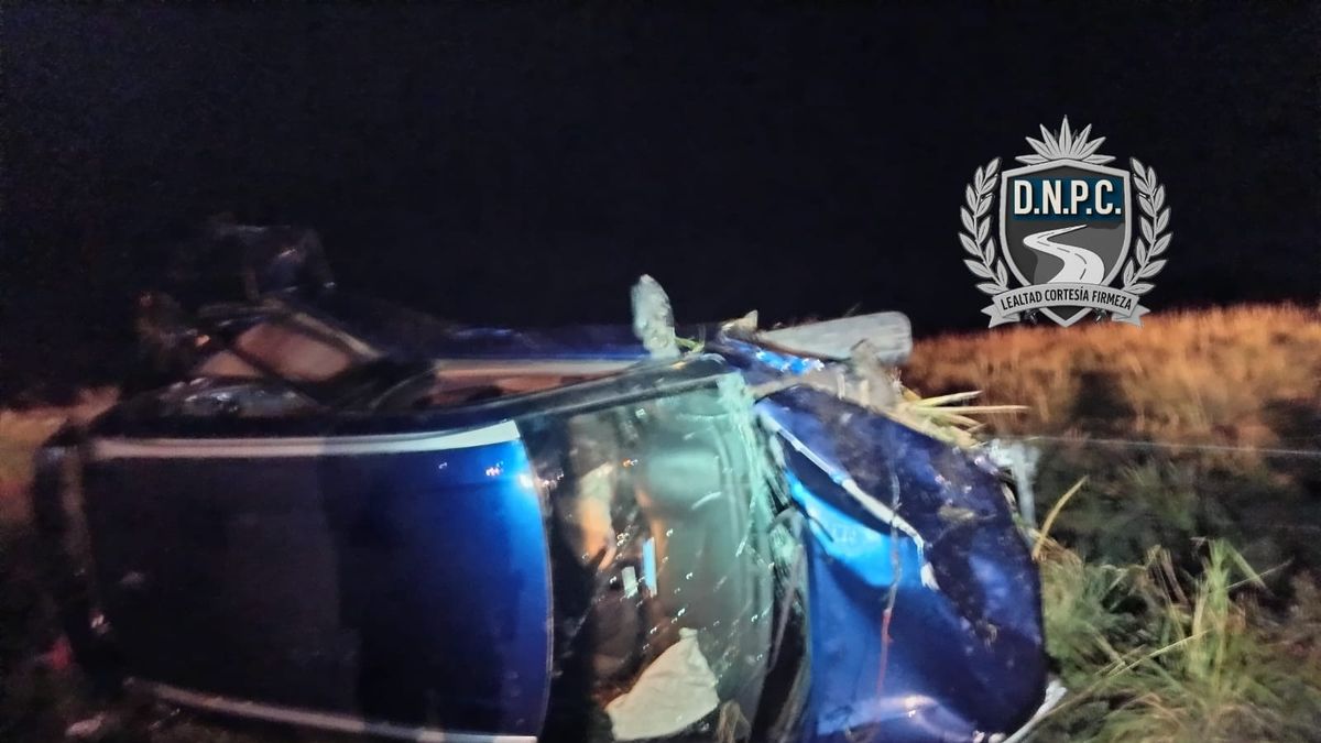 Tragedia en Treinta y Tres: una mujer embarazada de ocho meses murió y un niño de siete años está grave tras despiste y vuelco en Ruta 8