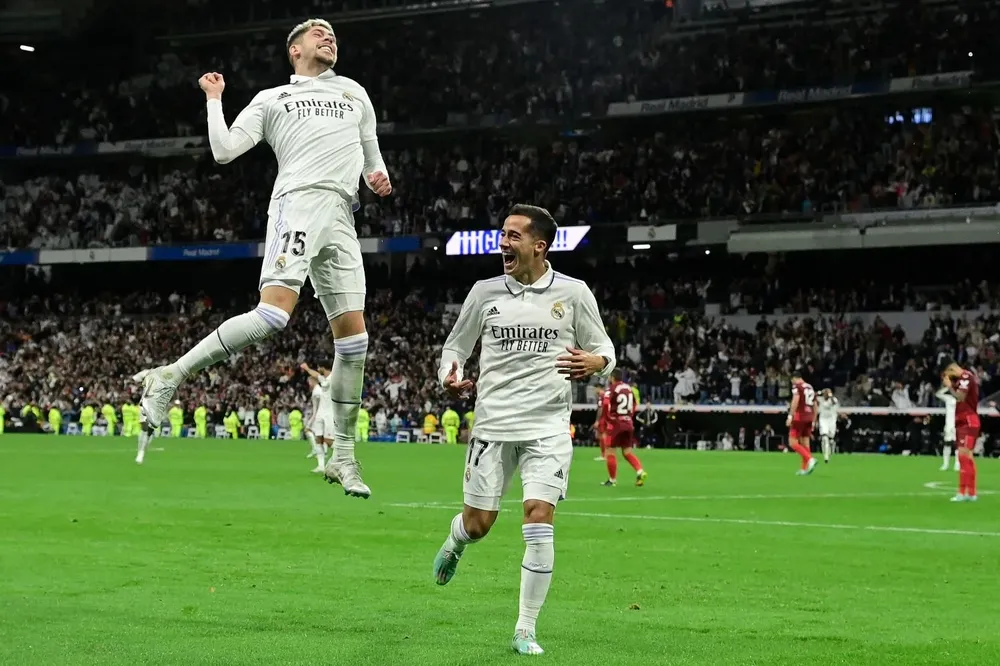 Federico Valverde celebra su golazo para Real Madrid ante Sevilla
