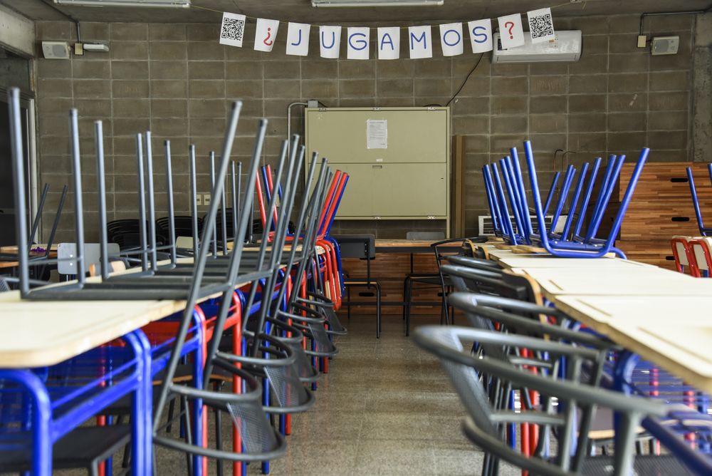 20240304 Comienzo de clases en secundaria, liceos vacios, salon de clase, liceo público, educación. (8).jpg