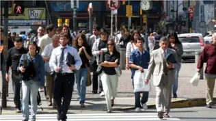 La clase media argentina ha sido históricamente el motor social y económico del país. La clase media argentina ha sido históricamente el motor social y económico del país.