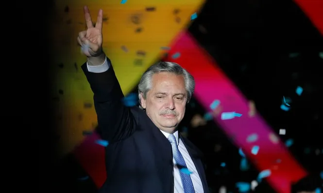 Fernández sobre dólar turista: Tengo amigos que viajan y me dicen cosas horribles