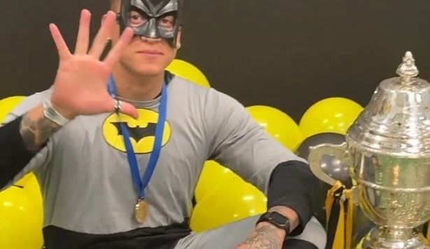 Washington Aguerre se puso en traje de Batman para el festejo de Peñarol