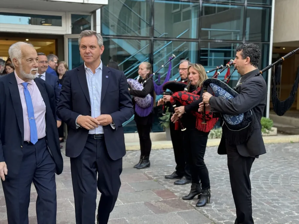 Miñones mantienen un encuentro con la comunidad gallega en Argentina.