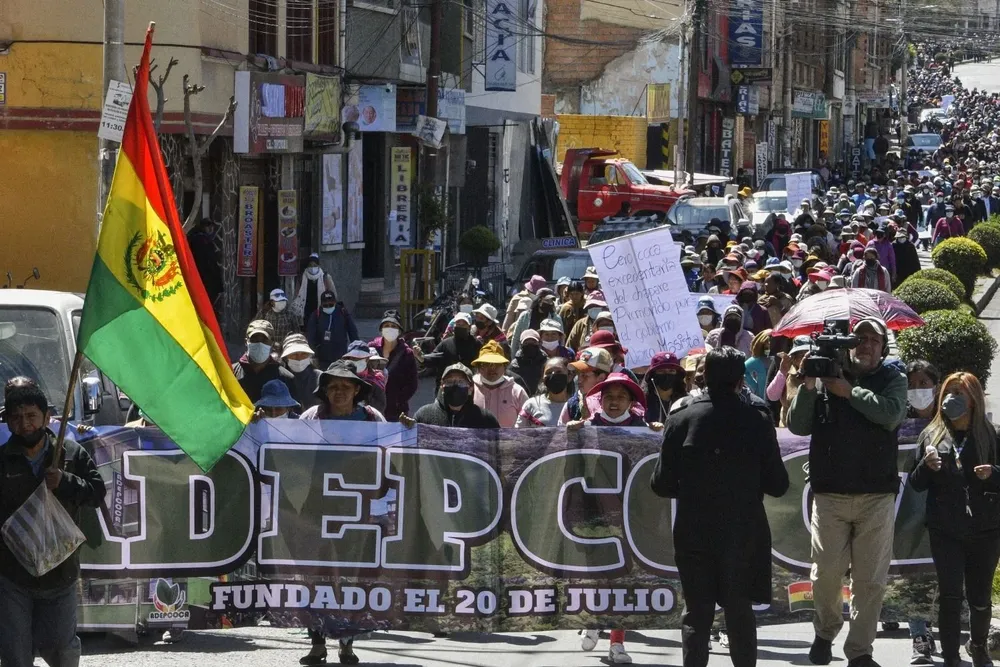Ciudadanos bolivianos se manifiestan en defensa de los productores de coca