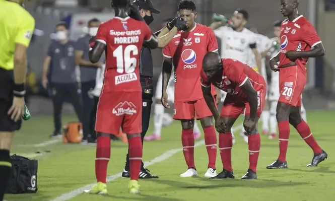 Una de las interrupciones del partido de este jueves en Barranquilla