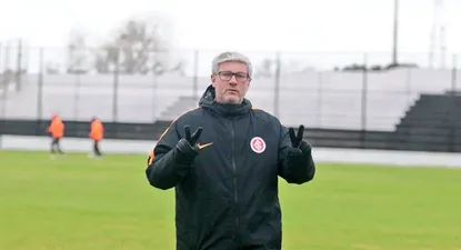 Odair Hellmann, entrenador de Inter de Porto Alegre, en la práctica del martes en Jardines