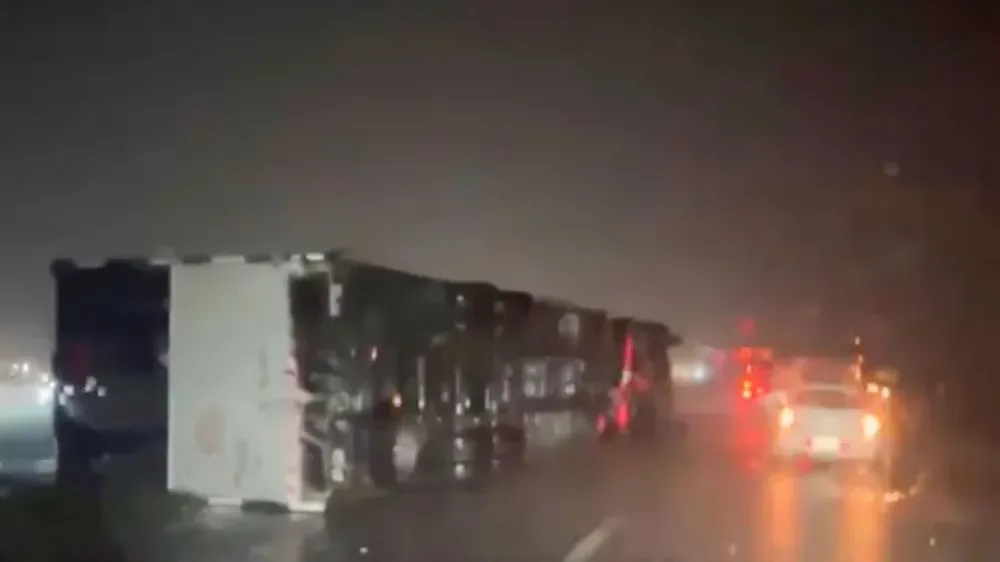 Dos camiones volcaron sobre la ruta 9