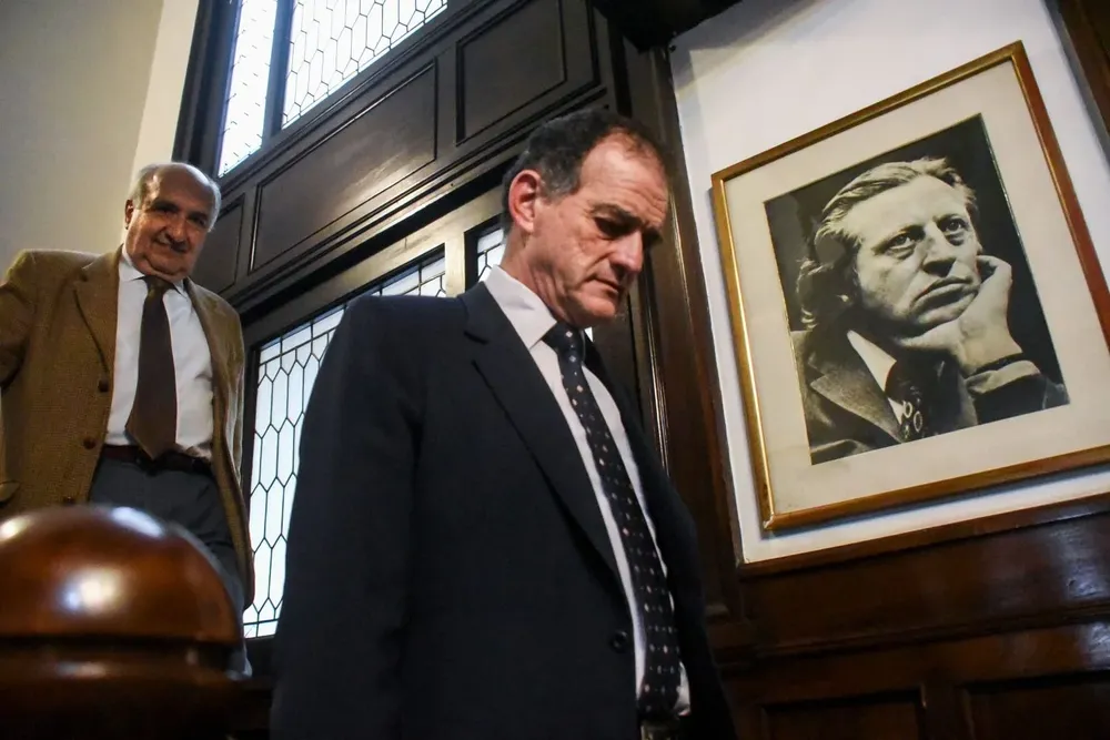 Manini entró por primera vez a la sede del Frente Amplio este martes.