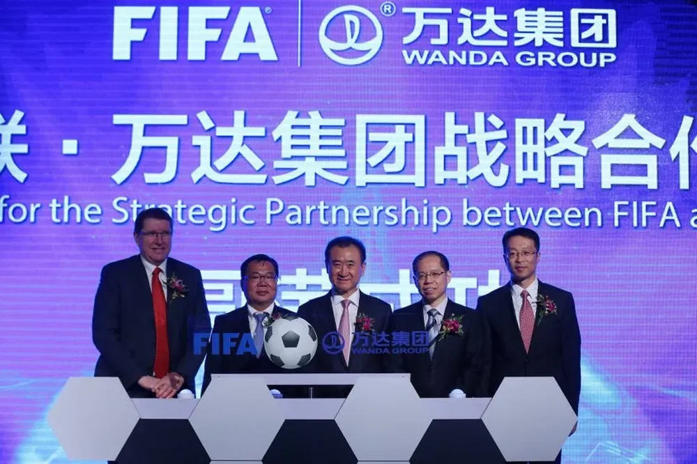 Autoridades de Wanda y FIFA