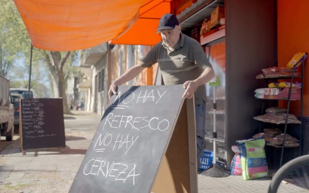 Trabajadores de la bebida advierten sobre posible escasez de refrescos y cerveza en el verano