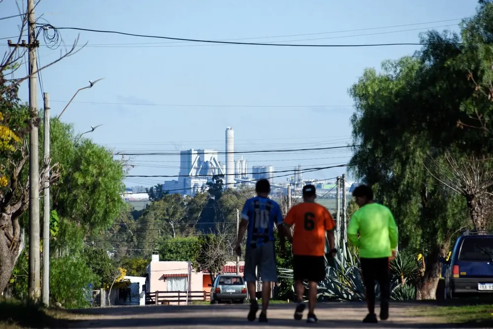 La planta de UPM vista desde Paso de los Toros
