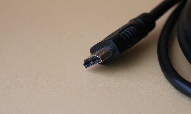 Uruguayos interceptan señales del cable HDMI para espiar monitores y asombran al mundo