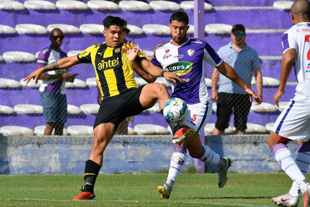 Arezo anotó el gol de Peñarol ante Fénix