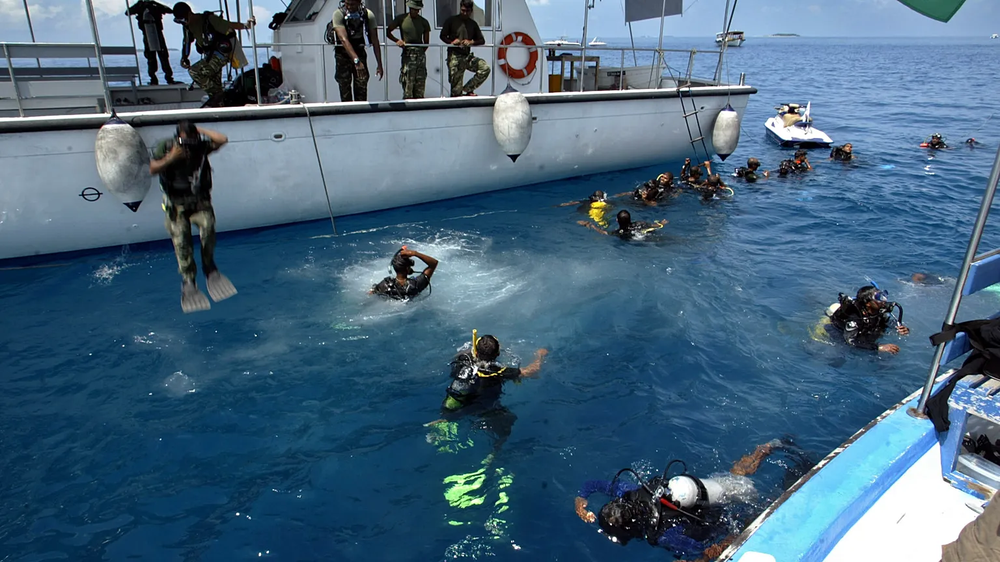 Operación de rescate con buzos en Maldivas.&nbsp;