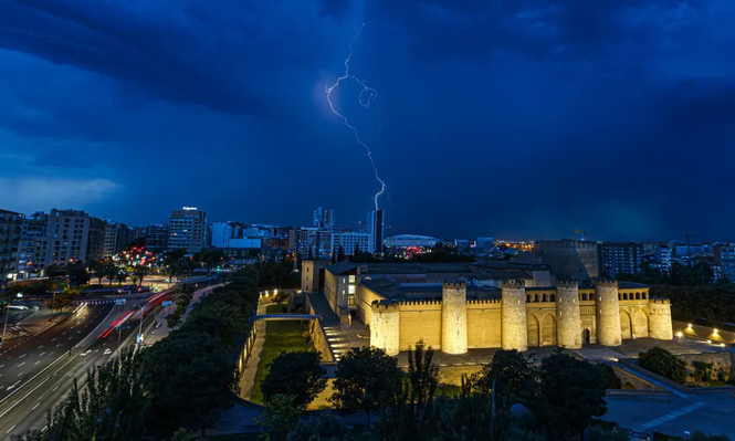 Algunas de las imágenes de la tormenta en Zaragoza.&nbsp;