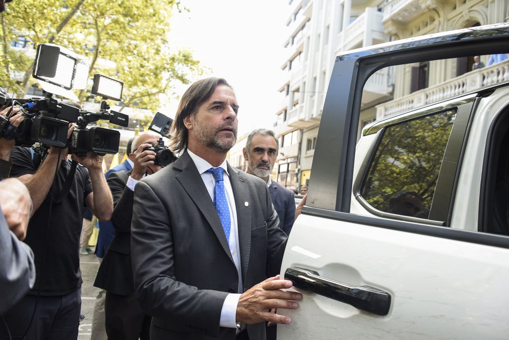 20250422 Luis Lacalle Pou es recibido por el directorio del Partido Nacional.