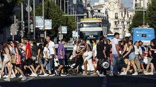 Población récord: crecen los extranjeros residentes en España y llegan casi a diez millones