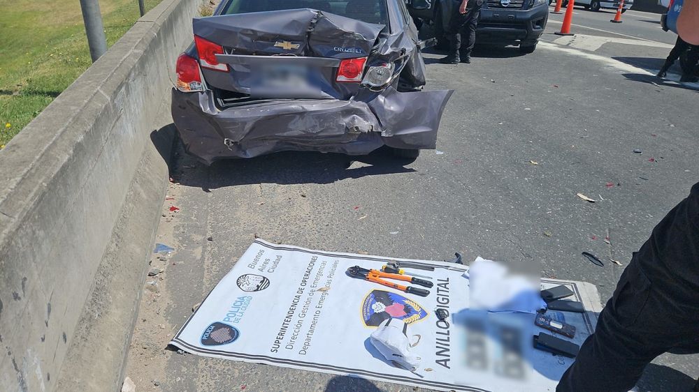 El Chevrolet circulaba con chapas patentes robadas.
