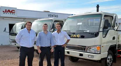 El gerente de Marketing de BOR, Martín Mesa, el gerente comercial de BOR, Paulo Bareño y Enzo Vera, de Departamento de Ventas