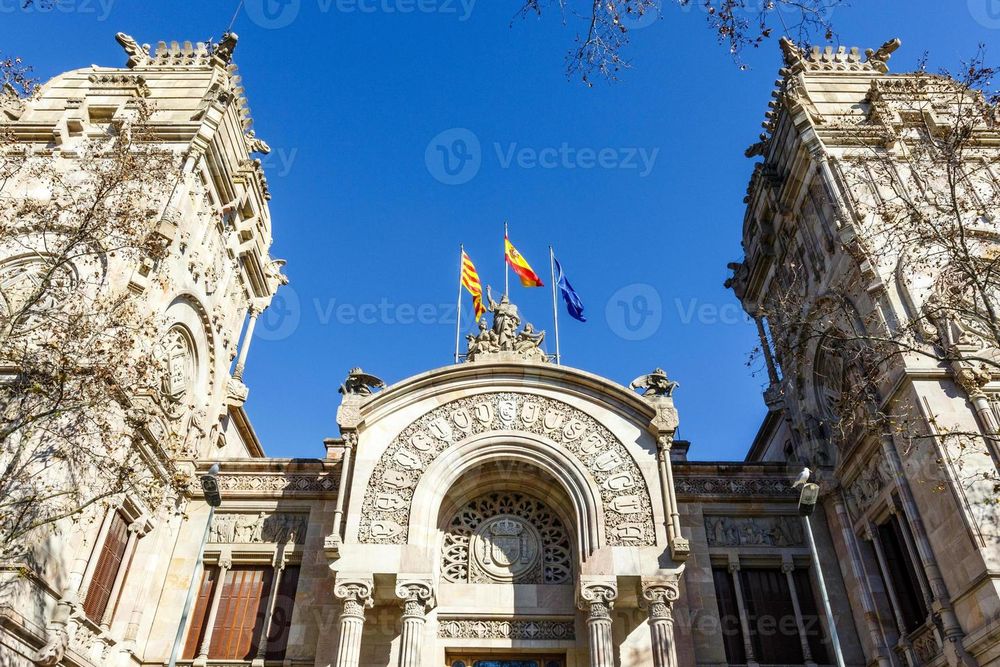 Fachada del tribunal superior de justicia de Cataluña en Barcelona