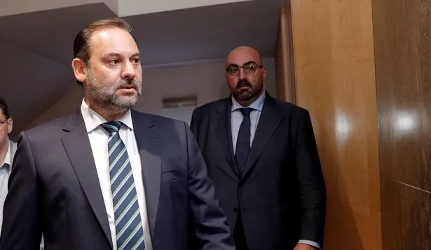 Koldo García (d) junto al entonces ministro de Fomento, José Luis Ábalos (i).