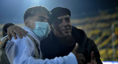 Hasta Fabián Estoyanoff, invitado al partido, le pidió una selfie a Facundo Torres