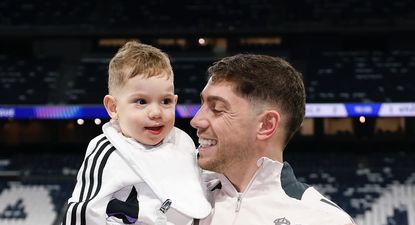 Federico Valverde celebró el triunfo de Real Madrid en su partido 300 con el club y con Bautista, su hijo menor