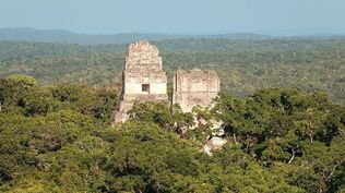 Construido hace más de 1.200 años, el Templo IV en Tikal, Guatemala, es un testimonio de la durabilidad de la antigua albañilería maya.