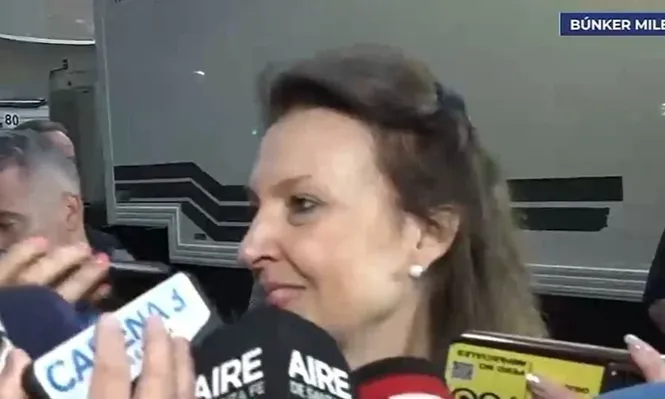 Mondino al llegar al bunker de LLA