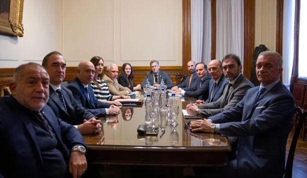 Guillermo Francos y Victoria Villarruel se reunieron con senadores dialoguistas