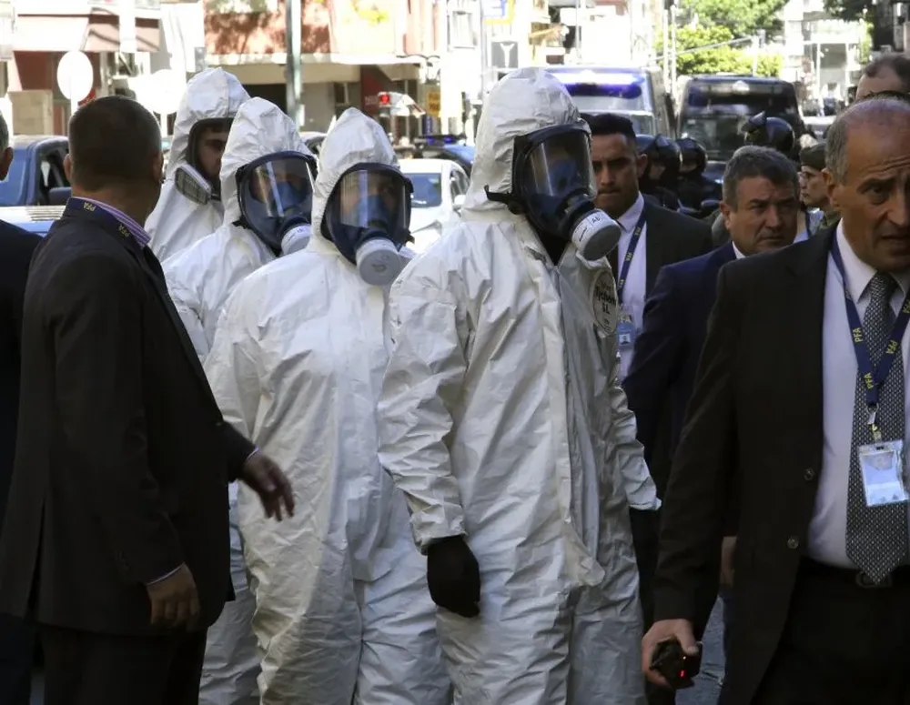 Personal forense arrib a la morgue de Buenos Aires para trabajar en el reconocimiento del cadáver