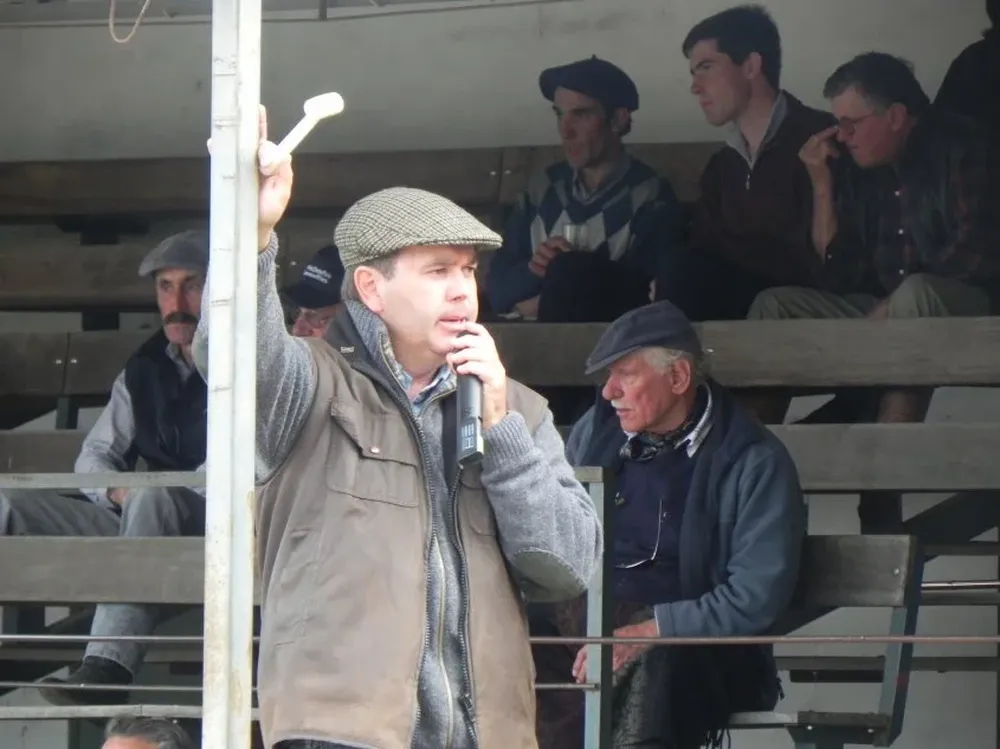 Remató Mauricio Cabrera