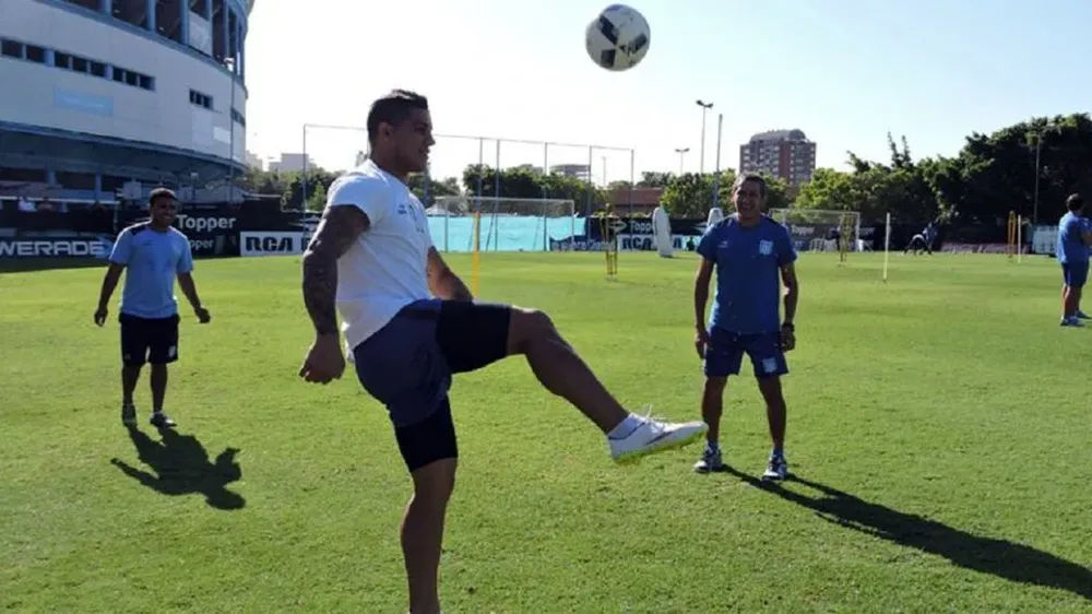 Carlos Núñez en una práctica de Racing