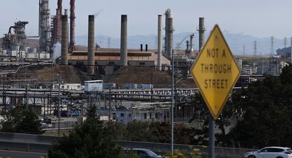 La refinería en Richmond, California, de Chevron, que mudará dar sus oficinas corporativas a Texas.&nbsp;
