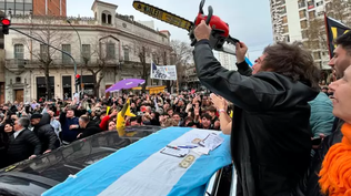 Javier Milei regresa al conurbano con una caravana para apuntalar a los candidatos de La Libertad Avanza