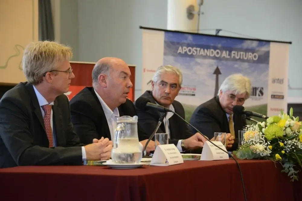 Autoridades y empresarios en el lanzamiento de la Expopoactiva efectuada este jueves