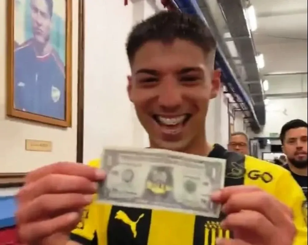 Damián García con el dólar de Sebastián Rodríguez