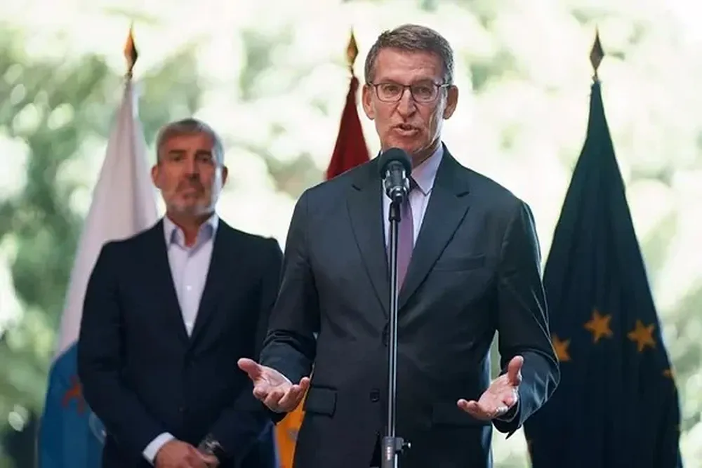 El presidente del Gobierno de Canarias, Fernando Clavijo, y el presidente del PP, Alberto Núñez Feijóo