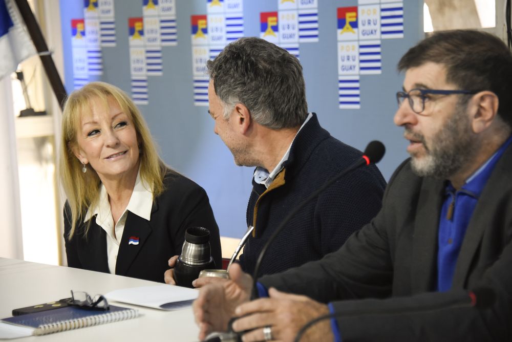 Carolina Cosse, Yamandú Orsi y Fernando Pereira en el Secretariado Ejecutivo del Frente Amplio. Archivo