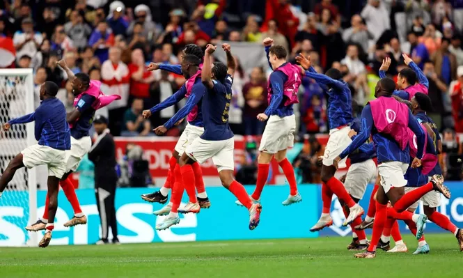 Los jugadores de Francia celebran la clasificación a semifinales